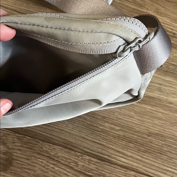 Lululemon Athletica Light Gray Belt Bag - Picture 9 of 10